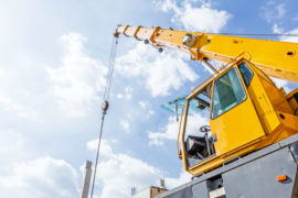 ユニック車とクレーン車の違いって？必要な免許や資格まで解説